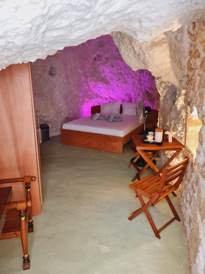 Anassa Cave 11