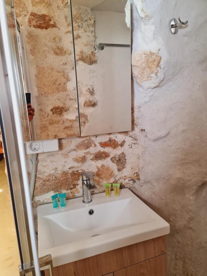 Anassa Cave 11 Lodge
